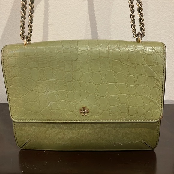 A cute Tory Burch Robinson convertible bag - Picture 15 of 16